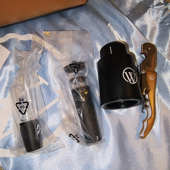 NWOT Open the Wine Tote Purse (Brown&White) w/Cooler, Accessory Set, & Dust Bag - Picture 11 of 17